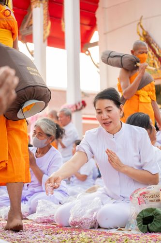 ภาพ No.110602:พิธีต้อนรับพระธรรมยาตรา ในโครงการธรรมยาตรากตัญญูบูชา มหาปูชนียาจารย์ พระมงคลเทพมุนี(สด จนฺทสโร) พระผู้ปราบมาร อนุสรณ์สถาน 7 แห่ง ปีที่ 12 วันที่ 11 มกราคม พ.ศ. 2567 ณ อนุสรณ์สถานลำดับที่ 3 สถานที่เกิดใหม่ในเพศสมณะ วัดสองพี่น้อง จ.สุพรรณบุรี