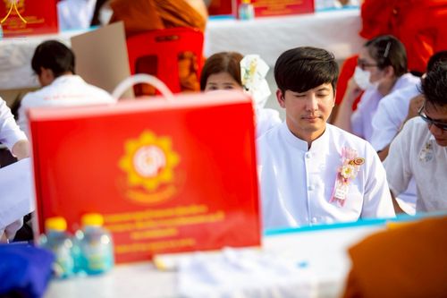 ภาพ No.221774:วันอังคารที่ 22 เมษายน พ.ศ. 2568 ภาพพิธีถวายมหาสังฆทานคณะสงฆ์ 40,000 กว่าวัดทั่วประเทศ เนื่องในวันคุ้มครองโลก ชุดที่ 2 (ปลื้มให้สมการรอคอย) ณ ลานธรรมพระมหาธรรมกายเจดีย์ วัดพระธรรมกาย