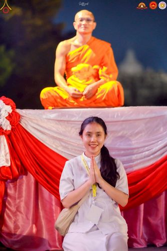 ภาพ No.224692:วันจันทร์ที่ 12 พฤษภาคม พ.ศ. 2568  ชาวพุทธในอินโดนีเซีย ร่วมฉลองวิสาขบูชาจุดประทีปกว่า 200,000 ดวง ณ พระมหาเจดีย์บรมพุทโธ  เจริญพุทธมนต์ถวาย “พระวชิรเกล้าเจ้าอยู่หัว”