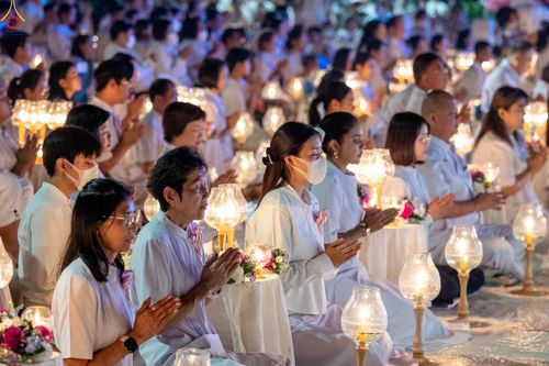 ภาพ No.297202:วันที่ 17 มกราคม พ.ศ. 2569 พิธีจุดประทีปถวายเป็นพุทธบูชา และบูชาธรรมมหาปูชนียาจารย์ (ภาพชุดที่ 2) ณ วัดโบสถ์บน ต.บางคูเวียง จ.นนทบุรี อนุสรณ์สถานลำดับที่ 4 สถานที่เกิดด้วยกายธรรม ในโครงการธรรมยาตรา กตัญญูบูชา มหาปูชนียาจารย์ พระมงคลเทพมุนี(สด จนฺทสโร) พร