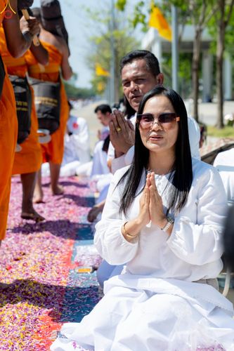 ภาพ No.304631:วันที่ 25 มกราคม พ.ศ. 2569 พิธีต้อนรับพระธรรมยาตรา (ภาพชุดที่ 2) รร.สามัคคีราษฏร์บำรุง-วัดพระธรรมกาย ในโครงการธรรมยาตรา กตัญญูบูชา มหาปูชนียาจารย์ พระมงคลเทพมุนี(สด จนฺทสโร) พระผู้ปราบมาร อนุสรณ์สถาน 7 แห่ง ปีที่ 14