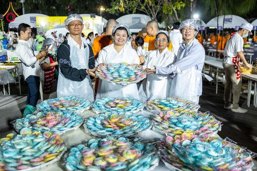 ภาพ No.288020:วันที่ 4 มกราคม พ.ศ. 2569 พิธีถวายภัตตาหารเป็นสังฆทาน แด่พระธรรมยาตรา ในโครงการธรรมยาตรา กตัญญูบูชา มหาปูชนียาจารย์ พระมงคลเทพมุนี(สด จนฺทสโร) พระผู้ปราบมาร อนุสรณ์สถาน 7 แห่ง ปีที่ 14 ณ อนุสรณ์สถานมหาวิหารพระมงคลเทพมุนี (โลตัสแลนด์) อ.สองพี่น้อง จ.สุพรร