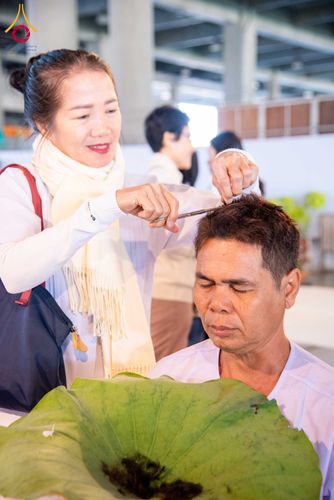 ภาพ No.293617:วันที่ 10 มกราคม พ.ศ. 2569 พิธีปลงผมธรรมทายาทบูชาธรรม 117  ปี คุณยายอาจารย์ฯ ณ วิหารคด วัดพระธรรมกาย ปทุมธานี