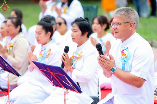 ภาพ No.83890:พิธีเวียนประทักษิณ,พิธีบรรพชาและพิธีอุปสมบทหมู่ ในโครงการอบรมพระธรรมทายาทในทวีปยุโรป  รุ่นที่ 9 วันอาทิตย์ที่ 16 กรกฎาคม พ.ศ. 2566 ณ วัดพระธรรมกายเบเนลักซ์  ประเทศเบลเยียม