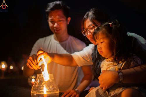 ภาพ No.82057:พิธีจุดวิสาขประทีป 22,000 ดวงและโคมลอย 3,000 ดวง ( Festival  lampion Vesak Indonesia) ณ มหาเจดียบรมพุทโธ อินโดนีเซีย  วันอาทิตย์ที่ 4 มิ.ย. พ.ศ.2566