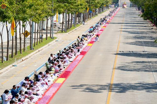 ภาพ No.304533:วันที่ 25 มกราคม พ.ศ. 2569 พิธีต้อนรับพระธรรมยาตรา (ภาพชุดที่ 2) รร.สามัคคีราษฏร์บำรุง-วัดพระธรรมกาย ในโครงการธรรมยาตรา กตัญญูบูชา มหาปูชนียาจารย์ พระมงคลเทพมุนี(สด จนฺทสโร) พระผู้ปราบมาร อนุสรณ์สถาน 7 แห่ง ปีที่ 14