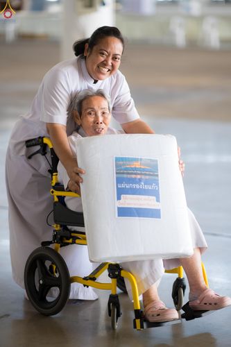 ภาพ No.280495:วันที่ 28 ธันวาคม พ.ศ.2568 พิธีถวายอุปกรณ์ทำความสะอาด ณ ห้องแก้วสารพัดนึก วัดพระธรรมกาย