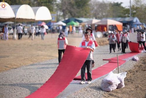 ภาพ No.301539:ภาพเบื้องหลังอาสาสมัครรวมใจ ชุดที่ 4 ในโครงการธรรมยาตรา กตัญญูบูชา มหาปูชนียาจารย์ พระมงคลเทพมุนี(สด จนฺทสโร) พระผู้ปราบมาร อนุสรณ์สถาน 7 แห่ง ปีที่ 14