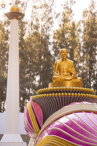 ภาพ No.288486:วันที่ 4 มกราคม พ.ศ. 2569 พระธรรมยาตราปฏิบัติธรรม และถ่ายภาพหมู่ประวัติศาสตร์ ในโครงการธรรมยาตรา กตัญญูบูชา มหาปูชนียาจารย์ พระมงคลเทพมุนี(สด จนฺทสโร) พระผู้ปราบมาร อนุสรณ์สถาน 7 แห่ง ปีที่ 14 ณ อนุสรณ์สถานมหาวิหารพระมงคลเทพมุนี (โลตัสแลนด์) อ.สองพี่น้อง