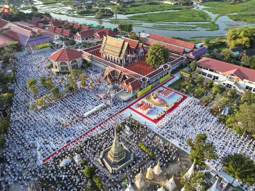 ภาพ No.293886:วันที่ 14 มกราคม พ.ศ. 2569 พิธีจุดประทีปถวายเป็นพุทธบูชา และบูชาธรรมมหาปูชนียาจารย์  ณ วัดสองพี่น้อง ต.ต้นตาล อ.สองพี่น้อง จ.สุพรรณบุรี ในโครงการธรรมยาตรา กตัญญูบูชา มหาปูชนียาจารย์ พระมงคลเทพมุนี(สด จนฺทสโร) พระผู้ปราบมาร อนุสรณ์สถาน 7 แห่ง ปีที่ 14