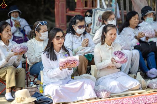 ภาพ No.292753:วันที่ 11 มกราคม พ.ศ. 2569 พิธีต้อนรับพระธรรมยาตรา ณ อนุสรณ์สถานลำดับที่ 3 สถานที่เกิดในเพศสมณะ วัดสองพี่น้อง อำเภอสองพี่น้อง จังหวัดสุพรรณบุรี ในโครงการธรรมยาตรา กตัญญูบูชา มหาปูชนียาจารย์ พระมงคลเทพมุนี(สด จนฺทสโร) พระผู้ปราบมาร อนุสรณ์สถาน 7 แห่ง ปีที