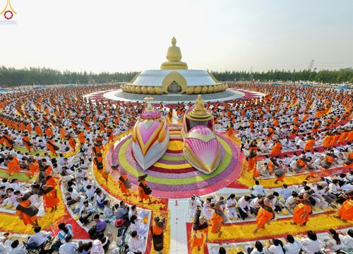 ภาพ No.299605:วันที่ 18 มกราคม พ.ศ. 2569 พิธีต้อนรับพระธรรมยาตรา (ภาพชุดที่ 2) ณ อนุสรณ์สถานลำดับที่ 5  สถานที่เผยแผ่วิชชาธรรมกายครั้งแรก อนุสรณ์สถานบางปลา วัดบางปลา อำเภอบางเลน จังหวัดนครปฐม ในโครงการธรรมยาตรา กตัญญูบูชา มหาปูชนียาจารย์ พระมงคลเทพมุนี(สด จนฺทสโร) พระ