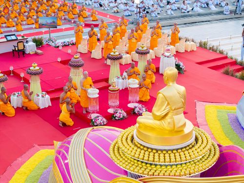 ภาพ No.307549:วันที่ 31 มกราคม พ.ศ. 2569 พิธีจุดประทีปธรรมถวายเป็นพุทธบูชา  และบูชาธรรมมหาปูชนียาจารย์ (ภาพชุดที่ 2) ณ วัดพระธรรมกาย ปทุมธานี ในโครงการธรรมยาตรา กตัญญูบูชา มหาปูชนียาจารย์ พระมงคลเทพมุนี(สด จนฺทสโร) พระผู้ปราบมาร อนุสรณ์สถาน 7 แห่ง ปีที่ 14