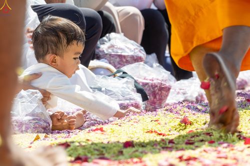 ภาพ No.304727:วันที่ 25 มกราคม พ.ศ. 2569 พิธีต้อนรับพระธรรมยาตรา (ภาพชุดที่ 2) รร.สามัคคีราษฏร์บำรุง-วัดพระธรรมกาย ในโครงการธรรมยาตรา กตัญญูบูชา มหาปูชนียาจารย์ พระมงคลเทพมุนี(สด จนฺทสโร) พระผู้ปราบมาร อนุสรณ์สถาน 7 แห่ง ปีที่ 14