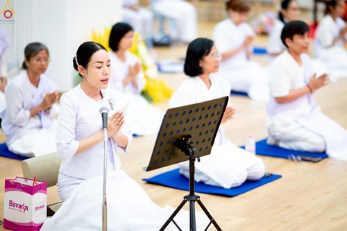 ภาพ No.242866:วันที่ 29-31 สิงหาคม พ.ศ. 2568 องค์กรภาคีเครือข่าย “บวร” (บ้าน-วัด-โรงเรียน-ราชการ) อ.คลองหลวง จัดบวชอุบาสิกาแก้ว ถวายพระราชกุศลแด่สมเด็จพระพันปีหลวง - กตัญญูบูชาแด่ผู้มีพระคุณ