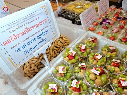 ภาพ No.202827:พิธีถวายภัตตาหารเป็นสังฆทาน แด่พระธรรมยาตรา ณ วัดพระธรรมกาย ตำบลคลองสาม อำเภอคลองหลวง จังหวัดปทุมธานี ในโครงการธรรมยาตรา กตัญญูบูชา มหาปูชนียาจารย์ พระมงคลเทพมุนี(สด จนฺทสโร) พระผู้ปราบมาร อนุสรณ์สถาน 7 แห่ง ปีที่ 13 วันที่ 28 มกราคม พ.ศ. 2568