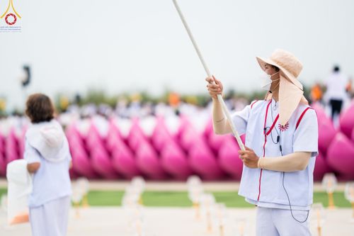 ภาพ No.119821:V.19 แกล้วกล้า การเตรียมงาน เก็บงาน การรับบุญของเจ้าหน้าที่หน่วยงานต่างๆ เพื่อโครงการธรรมยาตรา กตัญญูบูชามหาปูชนียาจารย์ พระมงคลเทพมุนี (สด จนฺทสโร) พระผู้ปราบมาร อนุสรณ์สถาน 7 แห่ง ปีที่ 12 ระหว่างวันที่ 2 - 31 มกราคม พ.ศ.2567