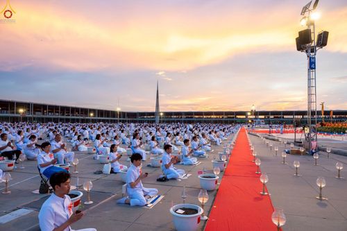 ภาพ No.253037:วันที่ 10 ตุลาคม พ.ศ. 2568 พิธีปลูกต้นทรัพย์บานชื่น ณ ลานธรรม วัดพระธรรมกาย