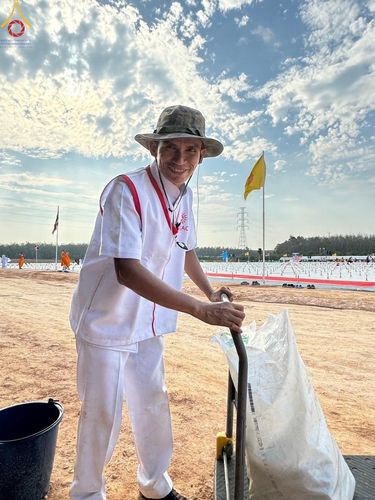 ภาพ No.130148:V.34 เพื่อธรรมเพื่อบางกล่ำ การรับบุญของเจ้าหน้าที่หน่วยงานต่างๆ  เพื่องานธรรมยาตราอัญเชิญพระบรมสารีริกธาตุ ประดิษฐาน ณ มหารัตนเจดีย์สิริปทุมสวรรค์ (เจดีย์อริยพุทธะ 5 พระองค์) ณ ศูนย์ปฏิบัติธรรมภาคใต้ อ.บางกล่ำ จ.สงขลา ระหว่างวันที่ 9-10 มีนาคม พ.ศ. 2567