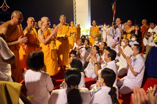 ภาพ No.77338:พิธีจุดมาฆประทีป ในวันมาฆบูชา อาทิตย์ต้นเดือนที่ 6 มีนาคม พ.ศ. 2566 ณ วัดพระธรรมกาย อ.คลองหลวง จ.ปทุมธานี