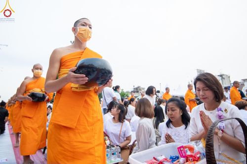 ภาพ No.126187:พิธีทำบุญเมืองนครราชสีมา ฉลอง 556 ปี ตักบาตรพระ 10,000 รูป ในวันเสาร์ที่ 2 มีนาคม พ.ศ.2567 ณ อนุสาวรีย์ท้าวสุรนารี จ.นครราชสีมา จัดโดย คณะสงฆ์จังหวัดนครราชสีมา ร่วมกับสำนักงานจังหวัดนครราชสีมา