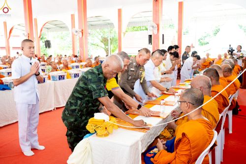 ภาพ No.234525:วันพฤหัสบดีที่ 24 กรกฎาคม พ.ศ. 2568 พิธีถวายสังฆทานแก่คณะสงฆ์ 323 วัด , พิธีมอบกองทุนหนุนแรงใจช่วยครูใต้ , พิธีทำบุญส่วนกุศลแด่ผู้วายชนม์ ในเหตุการณ์ความไม่สงบ 4 จังหวัด ชายแดนภาคใต้ (ปัตตานี , ยะลา , นราธิวาส , สงขลา) ปีที่ 21 ครั้งที่ 179 ณ วัดเวฬุวัน 