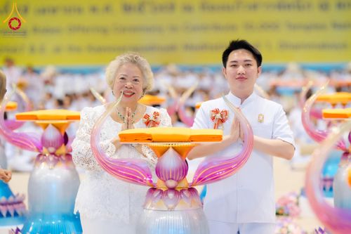 ภาพ No.134447:พิธีทอดผ้าป่าสมทบ มหาสังฆทาน 10,000 วัด ทั่วไทย วันอาทิตย์ต้นเดือนที่ 7 เมษายน พ.ศ.2567 ณ ห้องแก้วสารพัดนึก 1 สภาธรรมกายสากล  วัดพระธรรมกาย จ.ปทุมธานี