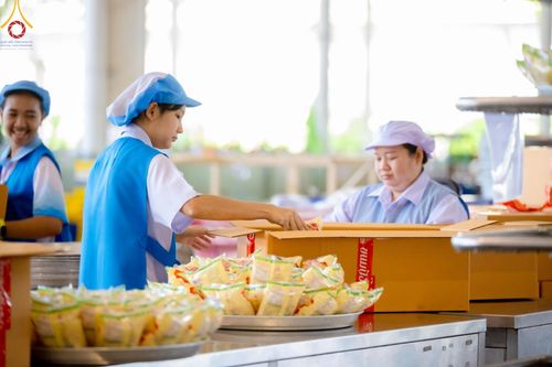 ภาพ No.143538:พิธีตักบาตร ข้าวสารอาหารแห้ง ณ บ้านแก้วเรือนทองคุณยายฯ และ พิธีบูชาข้าวพระ  ณ สภาธรรมกายสากล วัดพระธรรมกาย วันอาทิตย์ที่ 7 กรกฎาคม พ.ศ. 2567