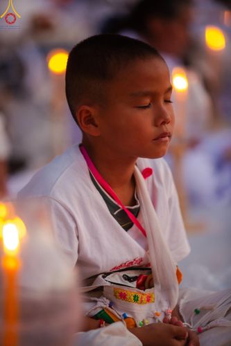 ภาพ No.192780:พิธีจุดประทีปถวายเป็นพุทธบูชา และบูชาธรรมมหาปูชนียาจารย์ ณ อนุสรณ์สถานคลองบางนางแท่น อ.สามพราน จ.นครปฐม ในโครงการธรรมยาตรา กตัญญูบูชา มหาปูชนียาจารย์ พระมงคลเทพมุนี(สด จนฺทสโร) พระผู้ปราบมาร อนุสรณ์สถาน 7 แห่ง ปีที่ 13 วันที่ 10 มกราคม พ.ศ. 2568
