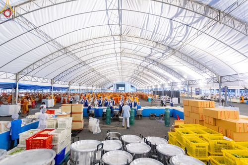 ภาพ No.58963:V.40 ภัตตาหารพระหมื่นวัด เราจัดให้ การปฏิบัติงานของเจ้าหน้าที่และอาสาสมัคร เพื่อรับบุญในการถวายภัตตาหาร แด่คณะสงฆ์ 10,000 กว่าวัดทั่วประเทศ ที่มาร่วมงานวันคุ้มครองโลก จันทร์ที่ 22 เมษายน พ.ศ. 2567 ณ วัดพระธรรมกาย