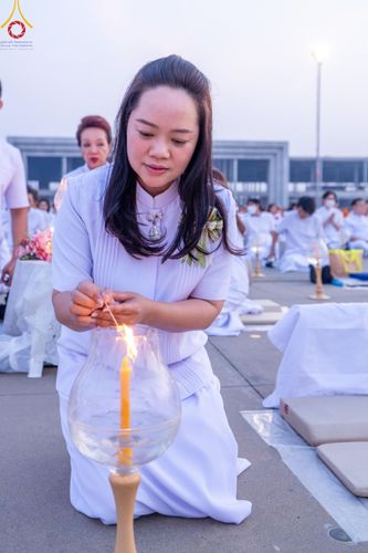 ภาพ No.122118:พิธีจุดประทีปถวายเป็นพุทธบูชา และบูชาธรรมมหาปูชนียาจารย์ พระมงคลเทพมุนี(สด จนฺทสโร) ในโครงการธรรมยาตรา กตัญญูบูชา มหาปูชนียาจารย์ พระมงคลเทพมุนี(สด จนฺทสโร) พระผู้ปราบมาร อนุสรณ์สถาน 7 แห่ง ปีที่ 12 วันที่ 31 มกราคม พ.ศ. 2567 ณ วัดพระธรรมกาย จ.ปทุมธานี