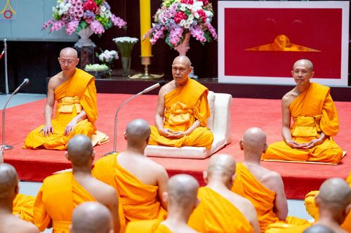 ภาพ No.229293:วันเสาร์ที่ 14 มิถุนายน พ.ศ. 2568 พิธีบรรพชา , พิธีถวายบาตร , พิธีอุปสมบท ในโครงการบรรพชาอุปสมบทหมู่ ผู้บริหารรุ่นที่ 15 และ อุดมศึกษา รุ่นที่ 52 ณ โบสถ์พระไตรปิฎก วัดพระธรรมกาย