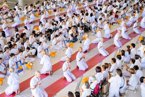 ภาพ No.215095:วันเสาร์ที่ 5 เมษายน พ.ศ. 2568 พิธีเวียนประทักษิณรอบพระมหาธรรมกายเจดีย์  พิธีวันทาเจดีย์ พิธีขอขมาและมอบผ้าไตร ในโครงการบรรพชาสามเณรฟื้นฟูพระพุทธศาสนาทั่วไทย , โครงการหน่อแก้วเปรียญธรรม รุ่นที่ 13 ,  โครงการสามเณรยุวธรรมทายาท รุ่นที่ 33 , โครงการสามเณรมั