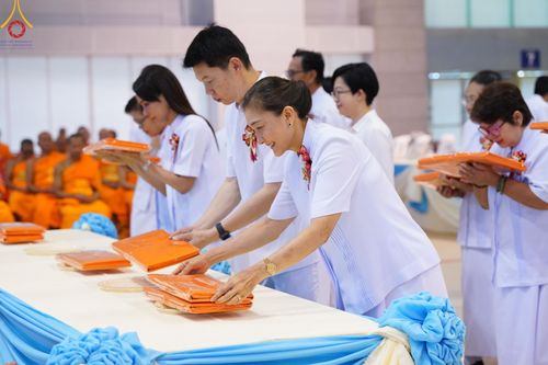 ภาพ No.160267:พิธีทอดผ้าป่าสมทบกฐินวัดพระธรรมกาย และสมทบกฐิน 30,000 วัดทั่วไทย ครั้งที่ 3 ณ สภาธรรมกายสากล วัดพระธรรมกาย วันพฤหัสบดีที่ 10 ตุลาคม พ.ศ. 2567