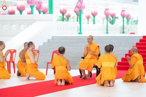 ภาพ No.156808:พิธีบรรพชาอุปสมบท ธรรมทายาท โครงการอุปสมบทหมู่บูชาธรรมครบรอบ 107 ปี วันครูผู้ค้นพบวิชชาธรรมกาย ณ โบสถ์พระไตรปิฏก วัดพระธรรมกาย วันเสาร์ที่ 14 กันยายน พ.ศ. 2567