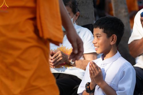 ภาพ No.110532:พิธีต้อนรับพระธรรมยาตรา ในโครงการธรรมยาตรากตัญญูบูชา มหาปูชนียาจารย์ พระมงคลเทพมุนี(สด จนฺทสโร) พระผู้ปราบมาร อนุสรณ์สถาน 7 แห่ง ปีที่ 12 วันที่ 11 มกราคม พ.ศ. 2567 ณ อนุสรณ์สถานลำดับที่ 3 สถานที่เกิดใหม่ในเพศสมณะ วัดสองพี่น้อง จ.สุพรรณบุรี