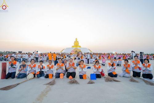 ภาพ No.117889:V.17 สำเร็จๆ การเตรียมงาน เก็บงาน การรับบุญของเจ้าหน้าที่หน่วยงานต่างๆ เพื่อโครงการธรรมยาตรา กตัญญูบูชามหาปูชนียาจารย์ พระมงคลเทพมุนี (สด จนฺทสโร) พระผู้ปราบมาร อนุสรณ์สถาน 7 แห่ง ปีที่ 12 ระหว่างวันที่ 2 - 31 มกราคม พ.ศ.2567