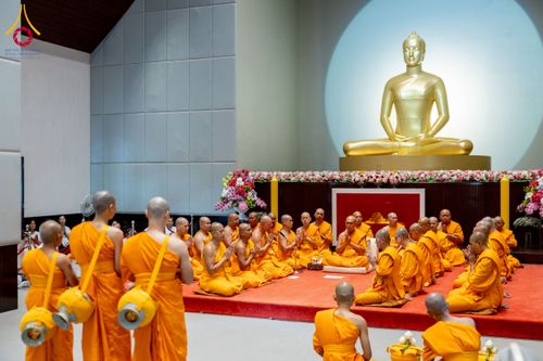 ภาพ No.256329:วันที่ 4 ตุลาคม พ.ศ. 2568 พิธีบรรพชาอุปสมบท  โครงการอุปสมบทหมู่บูชาธรรม 141 ปี  พระมงคลเทพมุนี (สด จนฺทสโร) ณ โบสถ์พระไตรปิฏก วัดพระธรรมกาย จ.ปทุมธานี