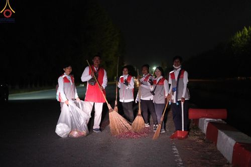 ภาพ No.191547:V.49 สารพัดV สารพัดดี ที่ธรรมยาตรา ในโครงการธรรมยาตรา กตัญญูบูชา มหาปูชนียาจารย์ พระมงคลเทพมุนี(สด จนฺทสโร) พระผู้ปราบมาร อนุสรณ์สถาน 7 แห่ง ปีที่ 13 ระหว่างวันที่ 2-31 มกราคม พ.ศ. 2568