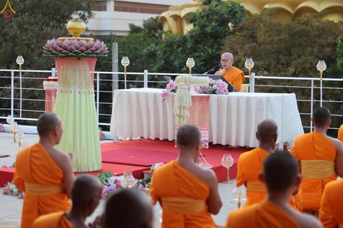 ภาพ No.302840:วันที่ 24 มกราคม พ.ศ. 2569 พิธีจุดประทีปธรรมถวายเป็นพุทธบูชา  และบูชาธรรมมหาปูชนียาจารย์  ณ อาคารธรรมยาตรา กตัญญูบูชามหาปูชนียาจารย์  ตรงข้ามวัดปากน้ำภาษีเจริญ จ.กรุงเทพมหานคร ในโครงการธรรมยาตรา กตัญญูบูชา มหาปูชนียาจารย์ พระมงคลเทพมุนี(สด จนฺทสโร) พระผู