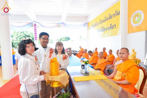 ภาพ No.313063:วันเสาร์ที่ 28 กุมภาพันธ์  พ.ศ. 2569 พิธีทอดผ้าป่าสามัคคีเพื่อสร้างอาคารที่พักสามเณร ณ ศูนย์ปฏิบัติธรรมสวนผึ้ง จ.ราชบุรี