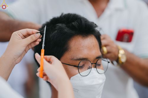 ภาพ No.80077:พิธีตัดปอยผมและปลงผมนาคธรรมทายาท โครงการอุปสมบทหมู่ธรรมทายาท พุทธศาสตร์สากลรุ่นที่ 7 (ภาคฤดูร้อน) วันอาทิตย์ที่ 9 เมษายน พ.ศ.2566