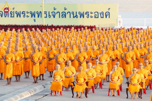 ภาพ No.285230:วันจันทร์ที่ 15 ธันวาคม พ.ศ.2568  บันทึกภาพหมู่ประวัติศาสตร์ โครงการบรรพชาอุปสมบทหมู่  รุ่นบูชาธรรมมหาปูชนียาจารย์ ประจำปี 2568 ณ ลานธรรมมหาธรรมกายเจดีย์ วัดพระธรรมกาย