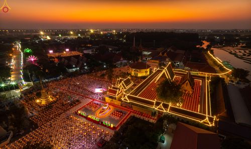 ภาพ No.294127:วันที่ 13 มกราคม พ.ศ. 2569 พิธีจุดประทีปถวายเป็นพุทธบูชา และบูชาธรรมมหาปูชนียาจารย์  (ภาพชุดที่ 2) ณ วัดสองพี่น้อง ต.ต้นตาล อ.สองพี่น้อง จ.สุพรรณบุรี ในโครงการธรรมยาตรา กตัญญูบูชา มหาปูชนียาจารย์ พระมงคลเทพมุนี(สด จนฺทสโร) พระผู้ปราบมาร อนุสรณ์สถาน 7 แห่