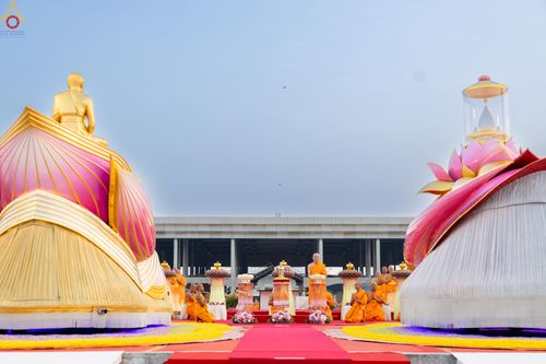 ภาพ No.307819:วันที่ 31 มกราคม พ.ศ. 2569 พิธีจุดประทีปธรรมถวายเป็นพุทธบูชา  และบูชาธรรมมหาปูชนียาจารย์ (ภาพชุดที่ 2) ณ วัดพระธรรมกาย ปทุมธานี ในโครงการธรรมยาตรา กตัญญูบูชา มหาปูชนียาจารย์ พระมงคลเทพมุนี(สด จนฺทสโร) พระผู้ปราบมาร อนุสรณ์สถาน 7 แห่ง ปีที่ 14