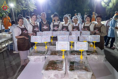 ภาพ No.288016:วันที่ 4 มกราคม พ.ศ. 2569 พิธีถวายภัตตาหารเป็นสังฆทาน แด่พระธรรมยาตรา ในโครงการธรรมยาตรา กตัญญูบูชา มหาปูชนียาจารย์ พระมงคลเทพมุนี(สด จนฺทสโร) พระผู้ปราบมาร อนุสรณ์สถาน 7 แห่ง ปีที่ 14 ณ อนุสรณ์สถานมหาวิหารพระมงคลเทพมุนี (โลตัสแลนด์) อ.สองพี่น้อง จ.สุพรร