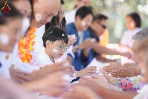 ภาพ No.321663:วันอาทิตย์ที่ 12 เมษายน พ.ศ.2569 กิจกรรมงานบุญวันสงกรานต์ (ตักบาตร ขอขมาพ่อแม่ สรงน้ำพระ รดน้ำขอพร) ณ วัดพระธรรมกายจอร์เจีย ประเทศสหรัฐอเมริกา