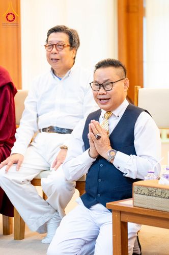 ภาพ No.317552:วันอังคารที่ 24 มีนาคม พ.ศ.2569  หลวงพ่อทัตตชีโว รองเจ้าอาวาส วัดพระธรรมกาย ต้อนรับปฏิสันถารคณะลามะจากทิเบต