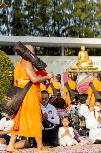 ภาพ No.287843:วันที่ 3 มกราคม พ.ศ. 2569 พิธีต้อนรับพระธรรมยาตรา ครั้งที่ 2 (ภาพชุดที่ 2) ในโครงการธรรมยาตรา กตัญญูบูชา มหาปูชนียาจารย์ พระมงคลเทพมุนี(สด จนฺทสโร) พระผู้ปราบมาร อนุสรณ์สถาน 7 แห่ง ปีที่ 14 ณ อนุสรณ์สถานมหาวิหารพระมงคลเทพมุนี (โลตัสแลนด์) อ.สองพี่น้อง จ.