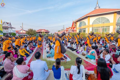 ภาพ No.292997:วันที่ 11 มกราคม พ.ศ. 2569 พิธีต้อนรับพระธรรมยาตรา ณ อนุสรณ์สถานลำดับที่ 3 (ภาพชุดที่ 2) สถานที่เกิดในเพศสมณะ วัดสองพี่น้อง อำเภอสองพี่น้อง จังหวัดสุพรรณบุรี ในโครงการธรรมยาตรา กตัญญูบูชา มหาปูชนียาจารย์ พระมงคลเทพมุนี(สด จนฺทสโร) พระผู้ปราบมาร อนุสรณ์สถ